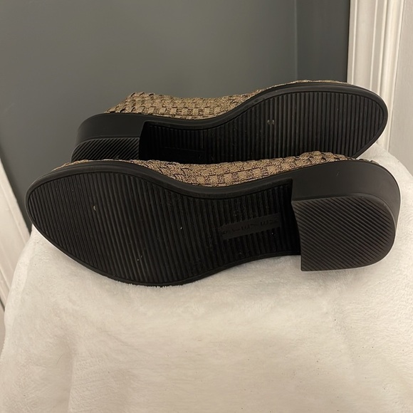 Steven by Steve Madden Women's Metallic Gold Woven Low Heel Shoes – Size 9 - Picture 5 of 7